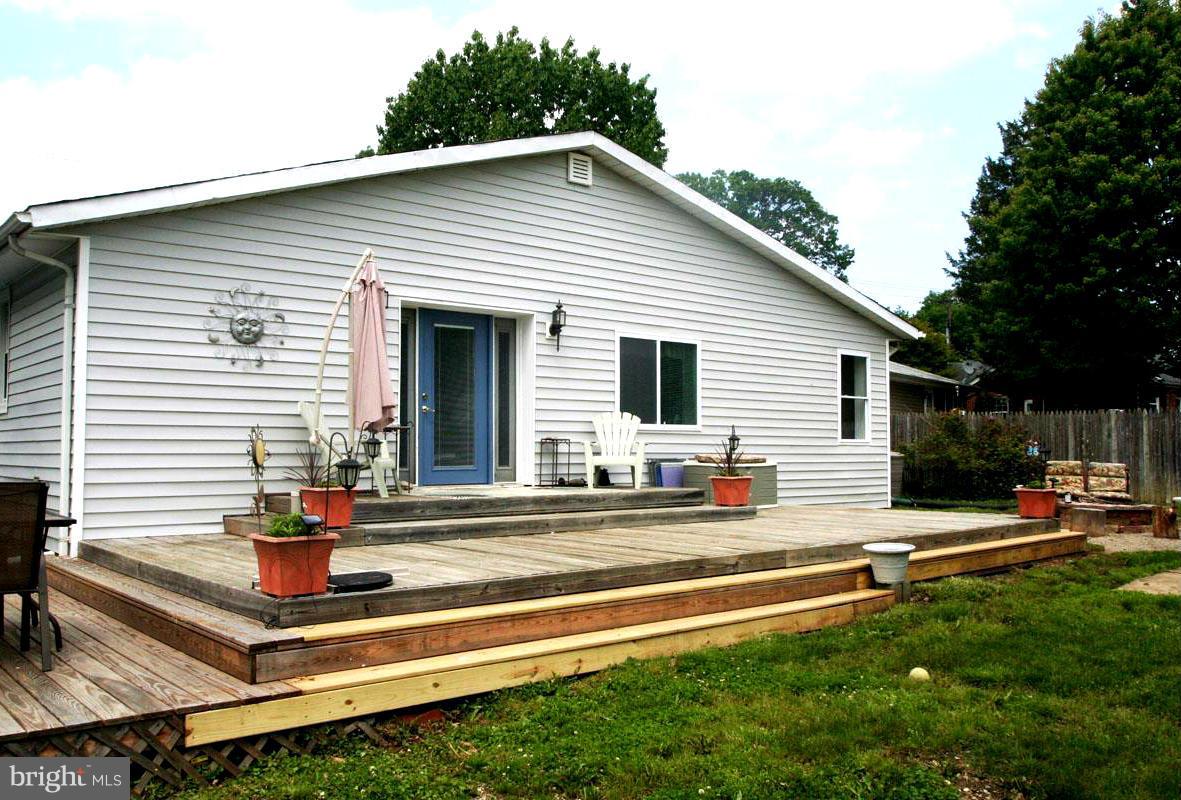 131 Oakwood Road Edgewater, MD 21037 - Photo 2 of 30 Exterior (Rear)