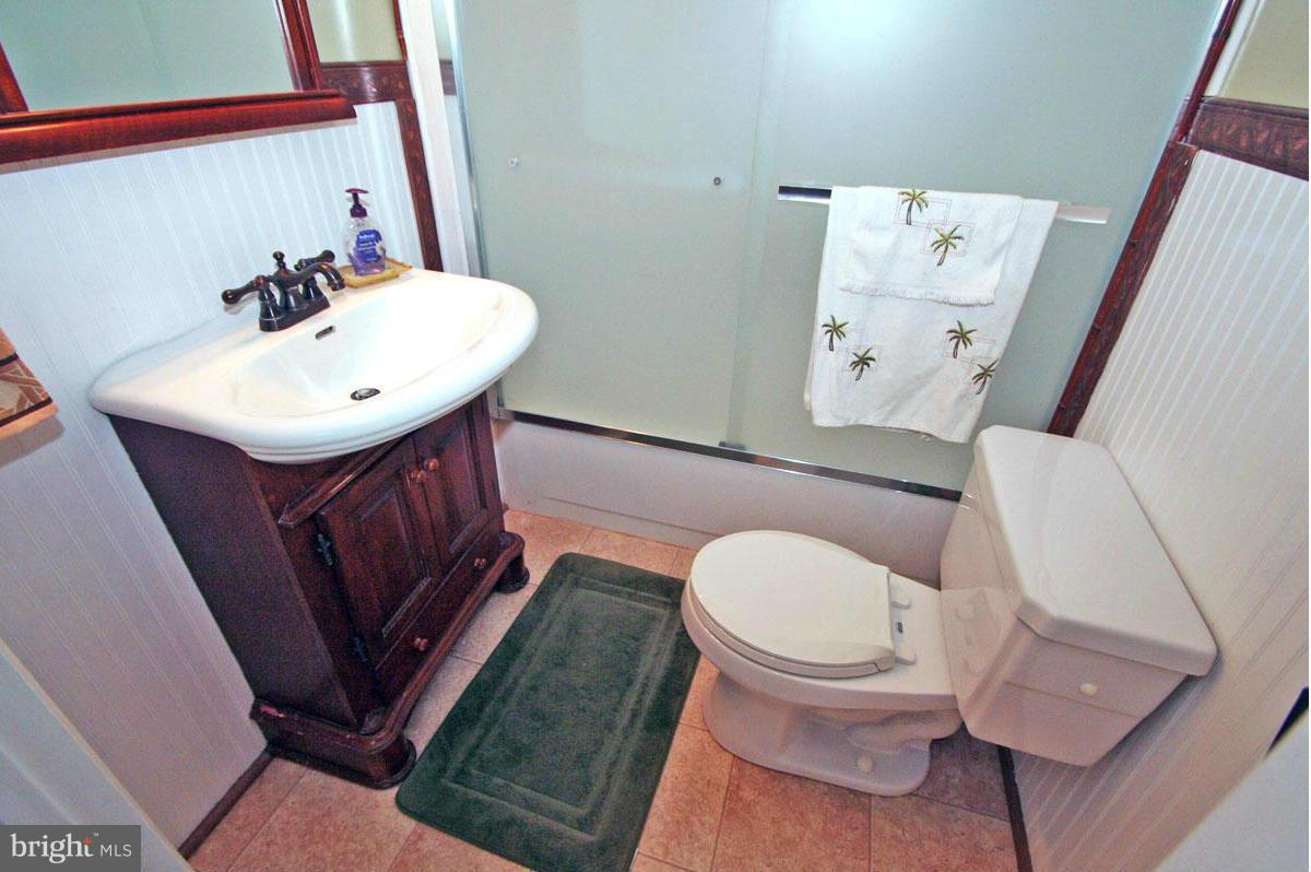 131 Oakwood Road Edgewater, MD 21037 - Photo 17 of 30 Hallway Bath