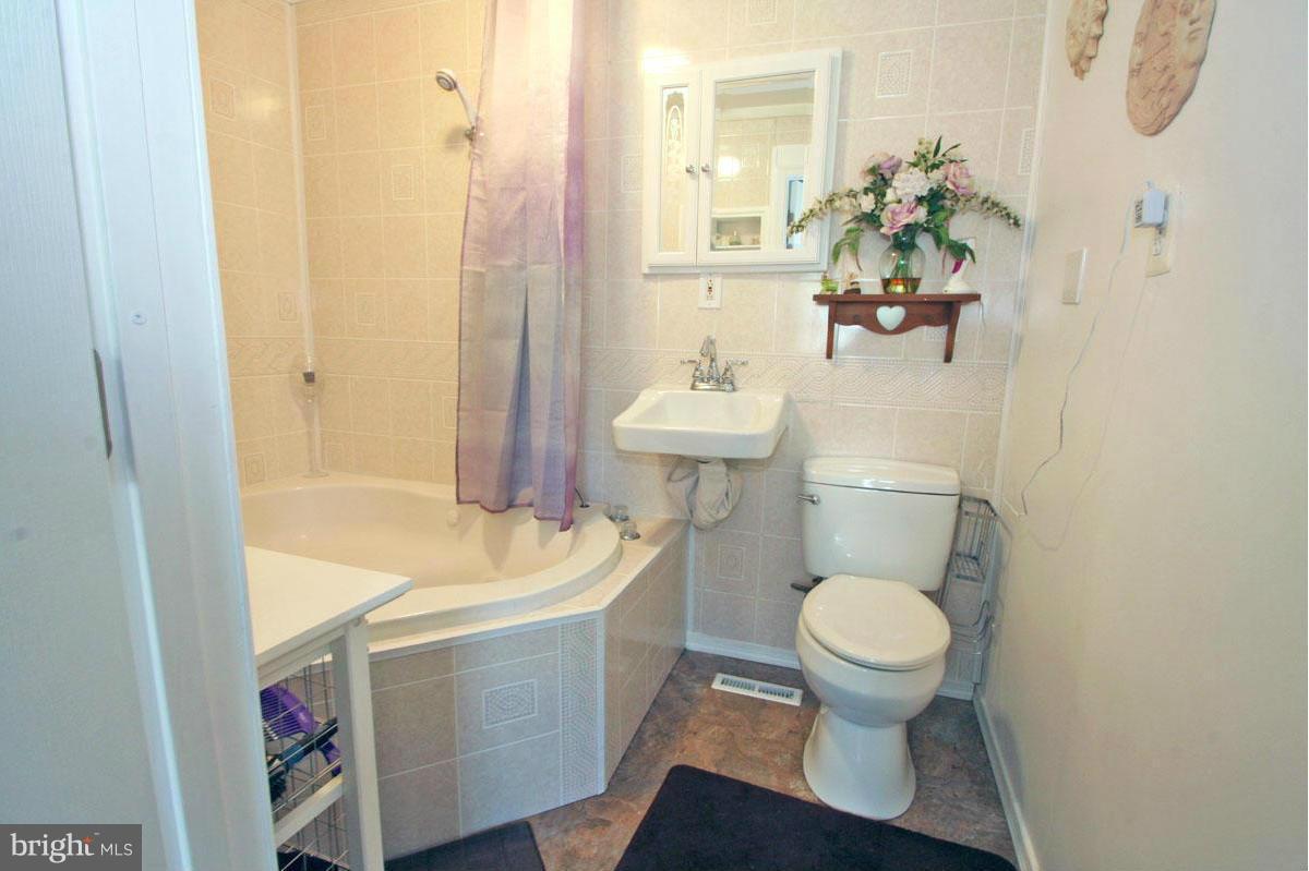131 Oakwood Road Edgewater, MD 21037 - Photo 21 of 30 Bath (Master)