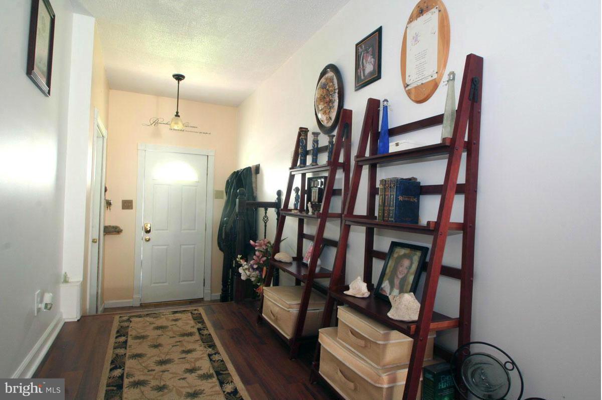 131 Oakwood Road Edgewater, MD 21037 - Photo 8 of 30 Entryway