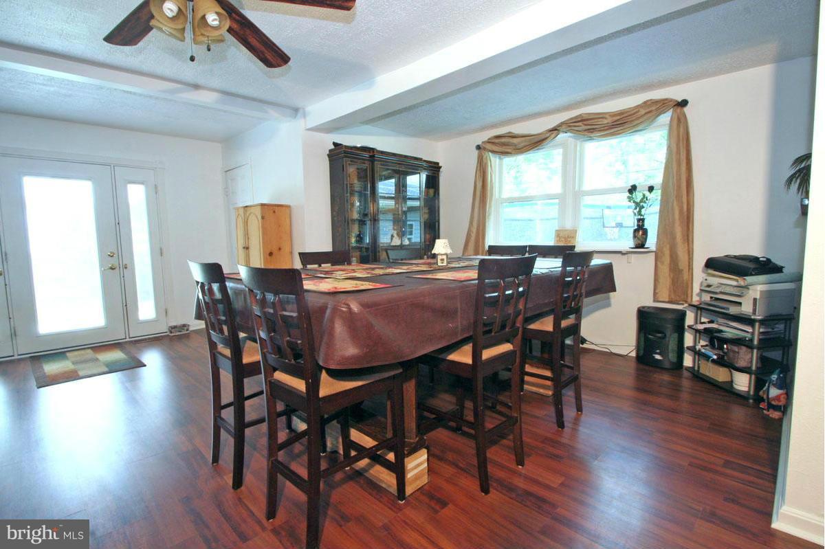 131 Oakwood Road Edgewater, MD 21037 - Photo 10 of 30 Large dining area