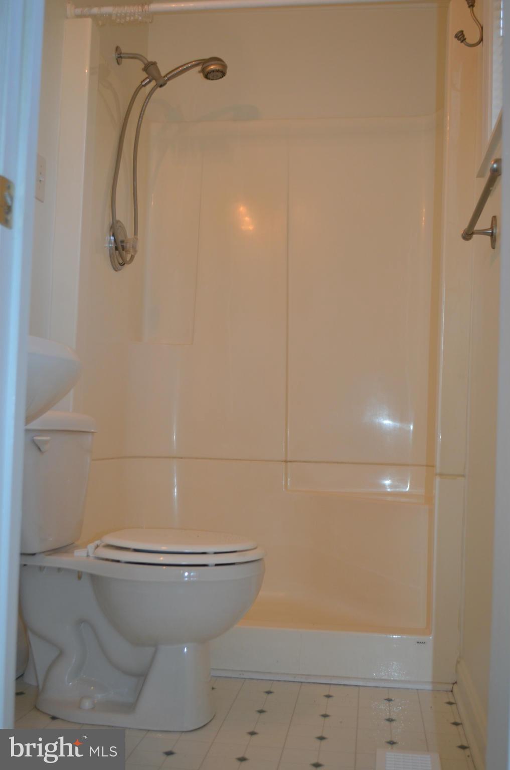 7709 Twin Oaks Road Severn, MD 21144 - Photo 11 of 21 Bath