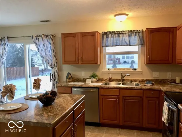 $2,300 | 14313 Harrison Parkway, Fishers, IN 46038