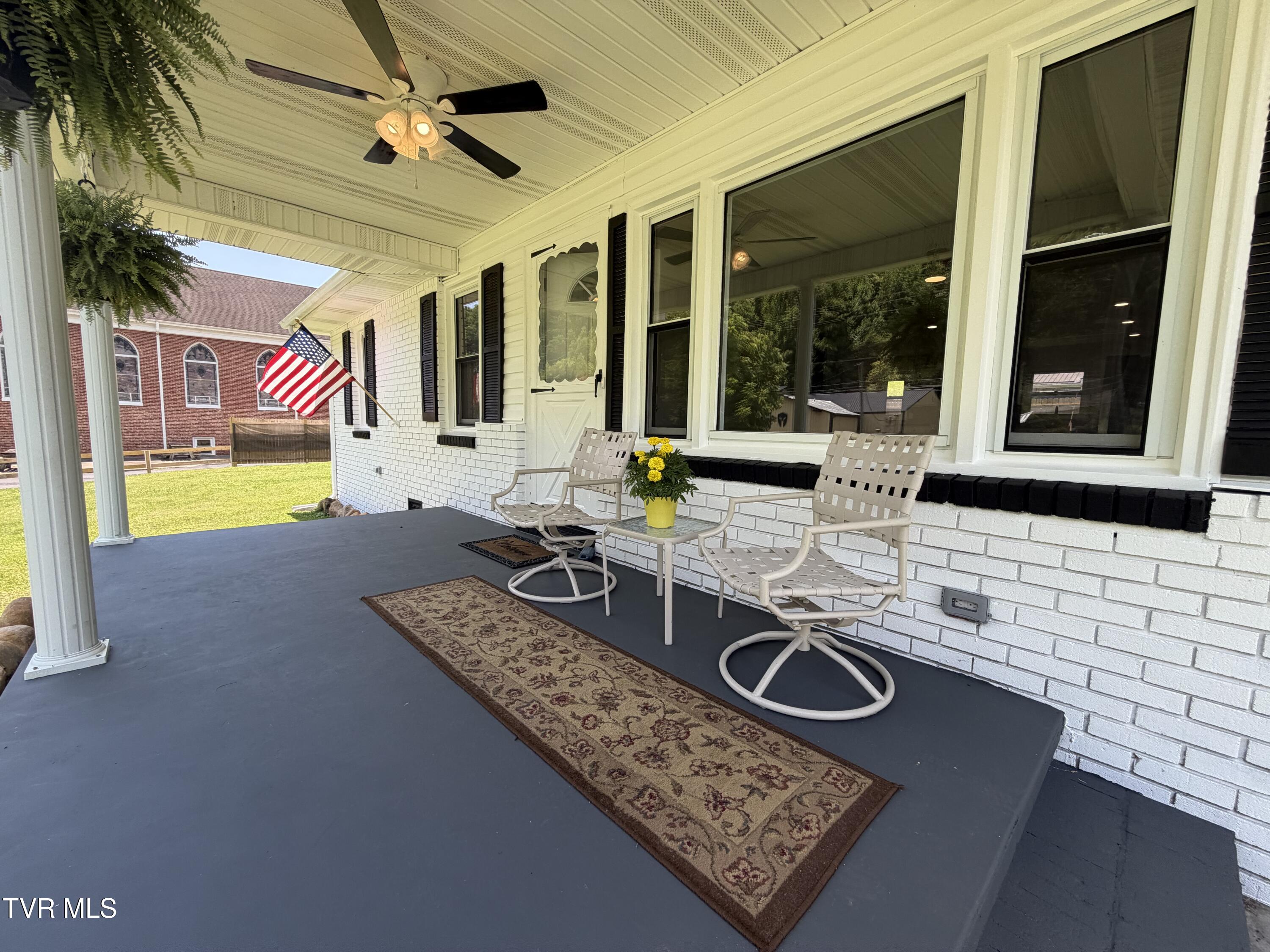 103 Commodore Avenue Elizabethton, TN 37643 - Photo 2 of 45 Porch