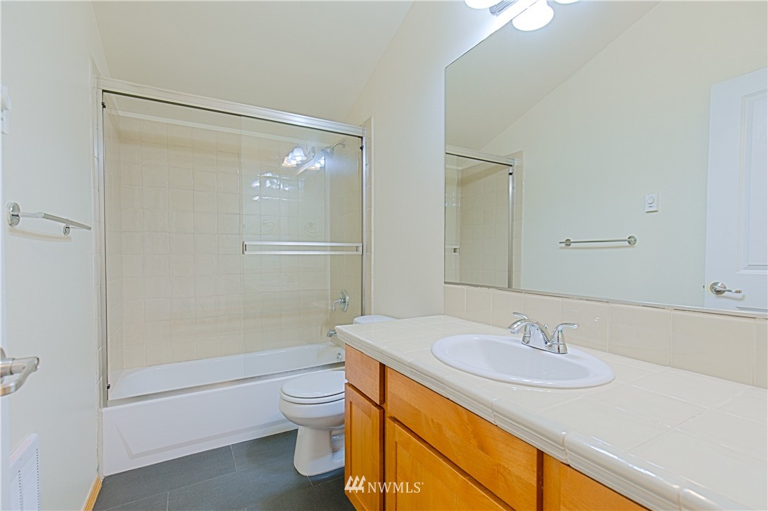7953 9th Avenue Southwest, Unit A Seattle, WA 98106 - Photo 13 of 24