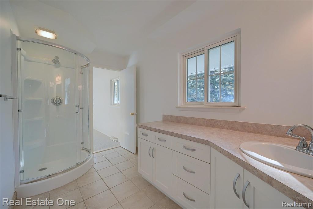 2060 Bretton Drive South Rochester Hills, MI 48309 - Photo 17 of 39
