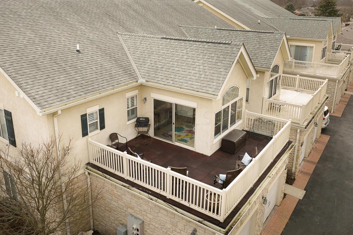 1774 Ridgecliff Road Upper Arlington, OH 43221 - Photo 15 of 32 MASSIVE terrace outside of a 3-season sunroom