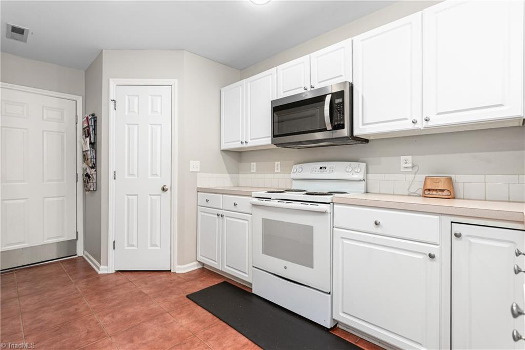 7504 Riverside Court Clemmons, NC 27012 - Photo 13 of 26 Gallery Image 13