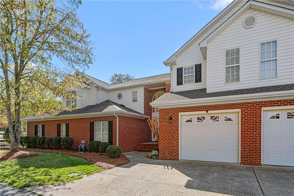 7504 Riverside Court Clemmons, NC 27012 - Photo 3 of 26 Gallery Image 3