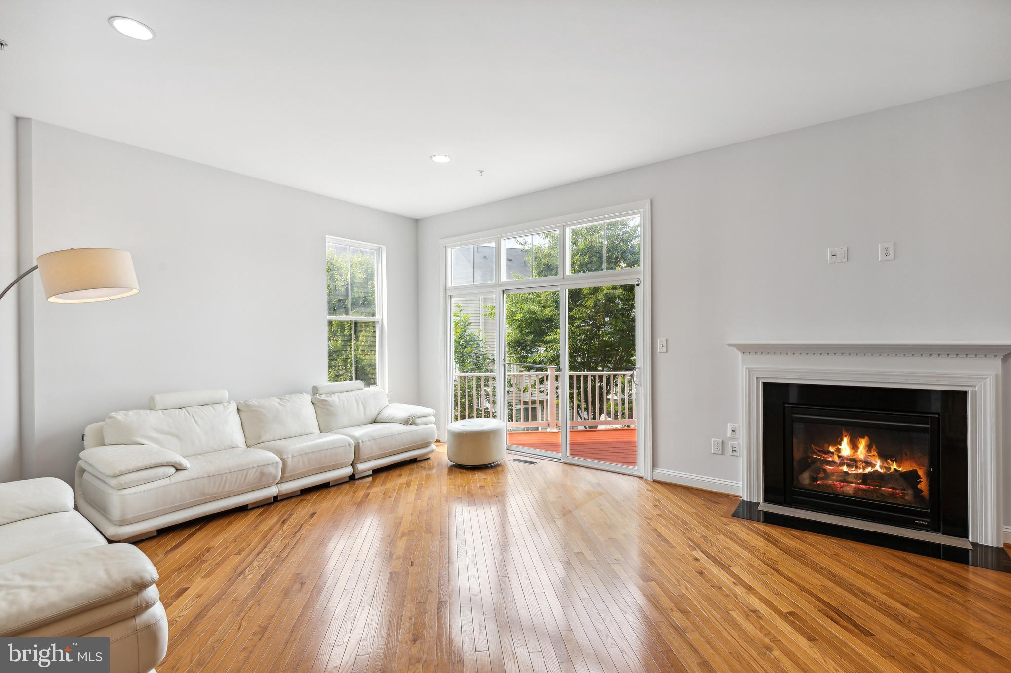 9807 Garden Ranges Laurel, MD 20723 - Photo 2 of 21 Family room