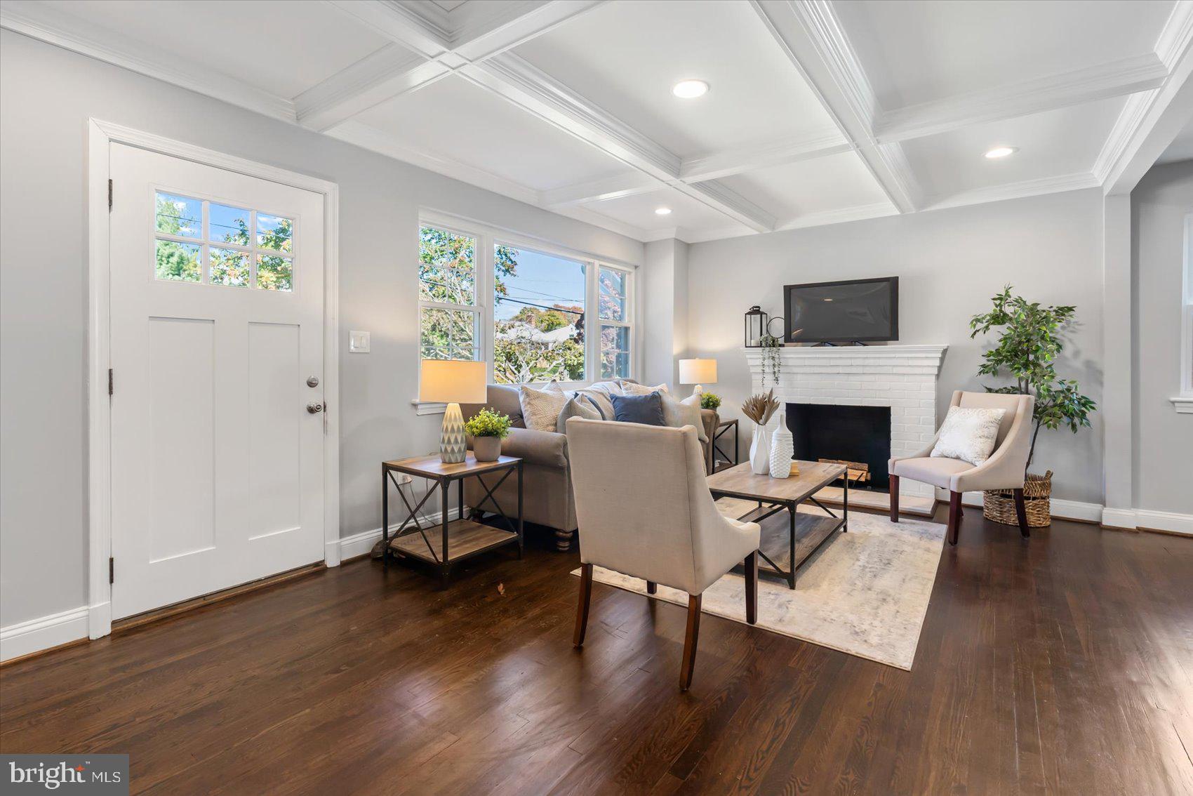 508 Kerwin Road Silver Spring, MD 20901 - Photo 5 of 30 Entry/family room