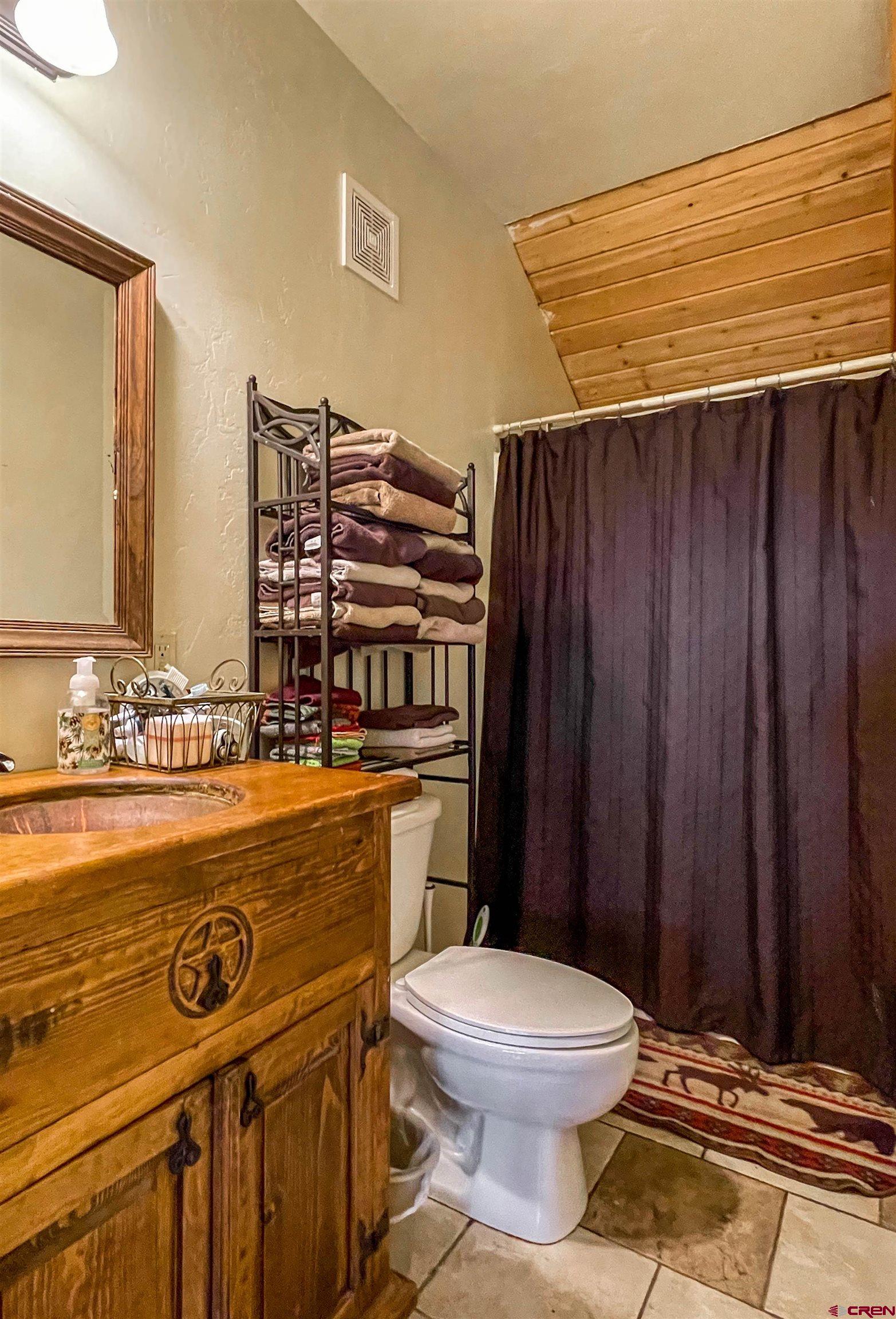 10427 2150th Road Austin, CO 81410 - Photo 28 of 35 a bathroom with a toilet a sink and bathtub