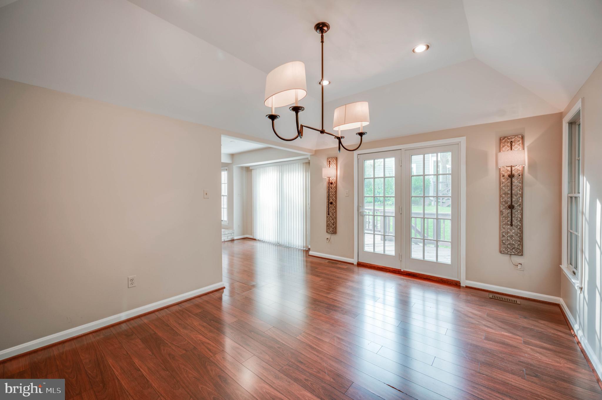 75 River Oaks Circle Pikesville, MD 21208 - Photo 5 of 34