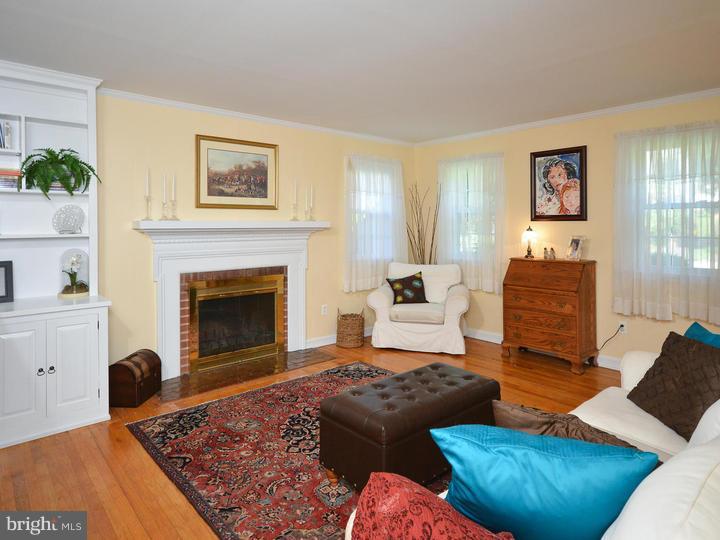 518 Marks Road Oreland, PA 19075 - Photo 2 of 22 Gallery Image 2