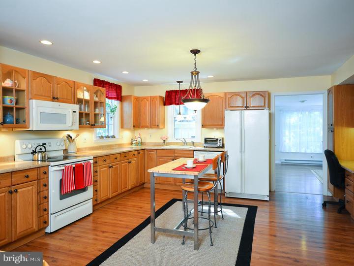 518 Marks Road Oreland, PA 19075 - Photo 4 of 22 Gallery Image 4