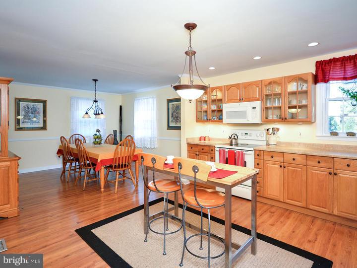 518 Marks Road Oreland, PA 19075 - Photo 6 of 22 Gallery Image 6