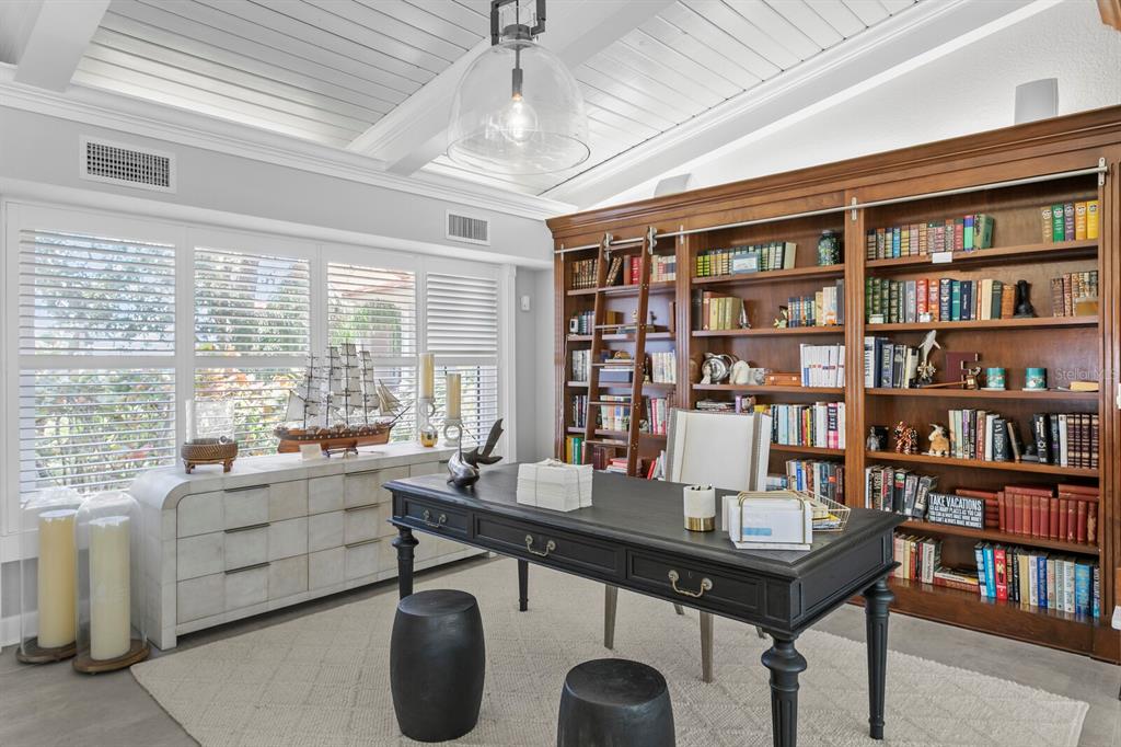 147 Edgewater Drive Dunedin, FL 34698 - Photo 22 of 99