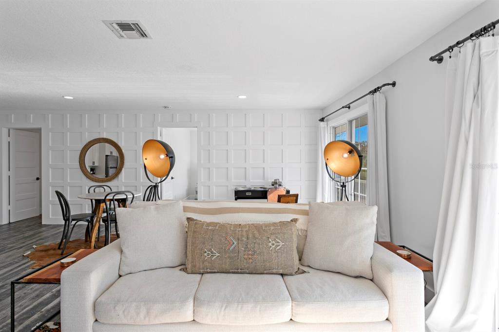 147 Edgewater Drive Dunedin, FL 34698 - Photo 59 of 99 a living room with a mirror and a table