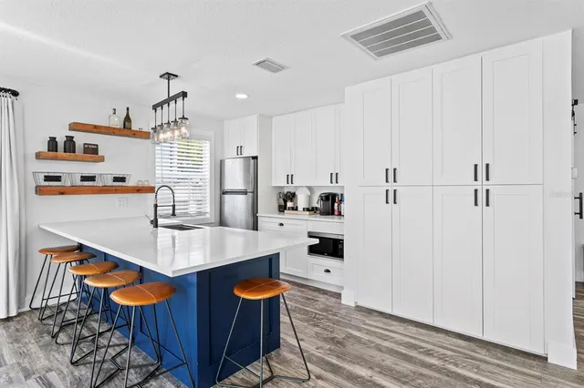 $6,603,000 | 147 Edgewater Drive, Dunedin, FL 34698