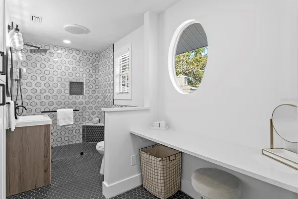 $6,603,000 | 147 Edgewater Drive, Dunedin, FL 34698