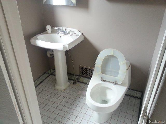 5045 North Crooks Road Royal Oak, MI 48073 - Photo 9 of 13 20130621_145229.jpg