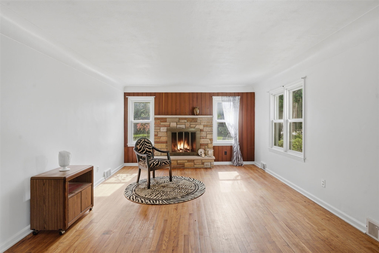 1158 West Reid Road Flint, MI 48507 - Photo 4 of 33