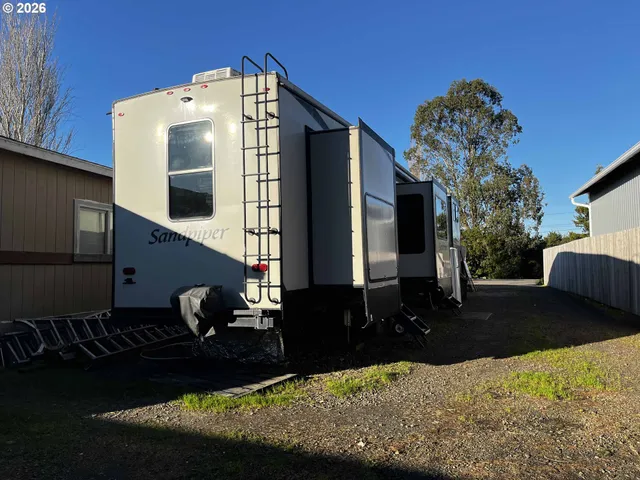 a picture of city view