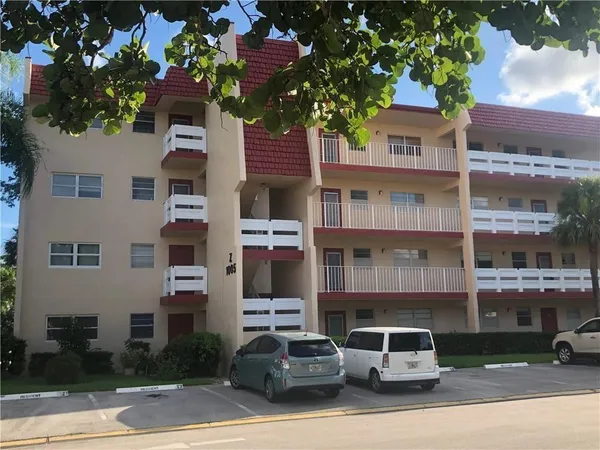 $1,450 | 1005 Country Club Drive, Unit 303, Margate, FL 33063