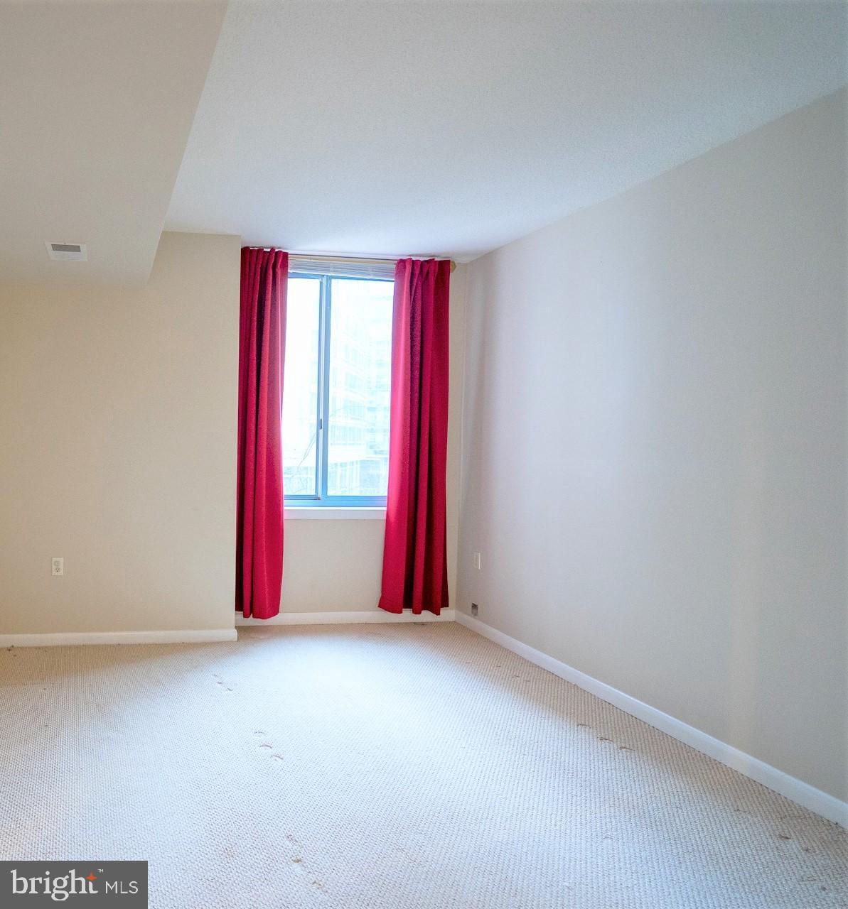 851 North Glebe Road, Unit 421 Arlington, VA 22203 - Photo 8 of 19 Well lit Master Bedroom