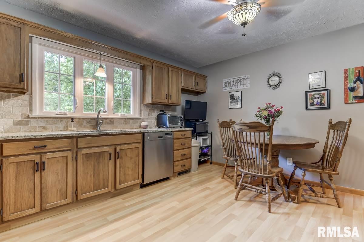 36 Archer Avenue Springfield, IL 62704 - Photo 7 of 35 Gallery Image 7