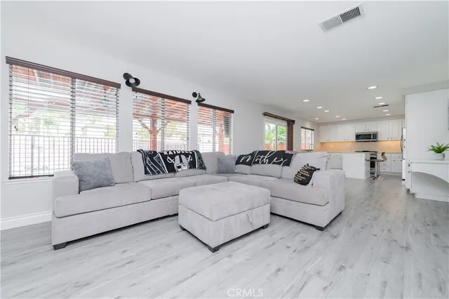 $838,000 | 40357 Cambridge Street, Murrieta, CA 92563