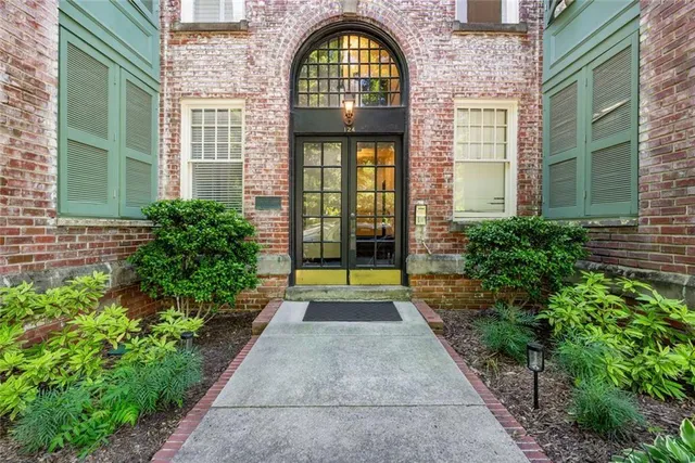 a view of entrance front of the house