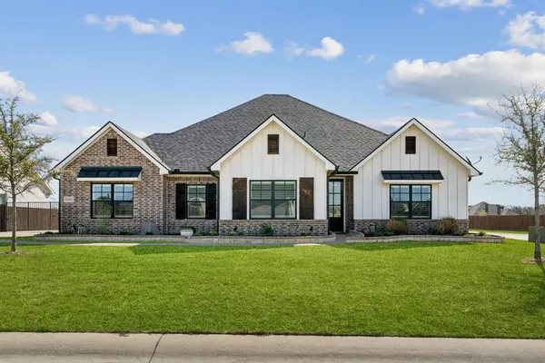 $725,000 | 9000 Lazy Oak Dr. Drive, Justin, TX 76247