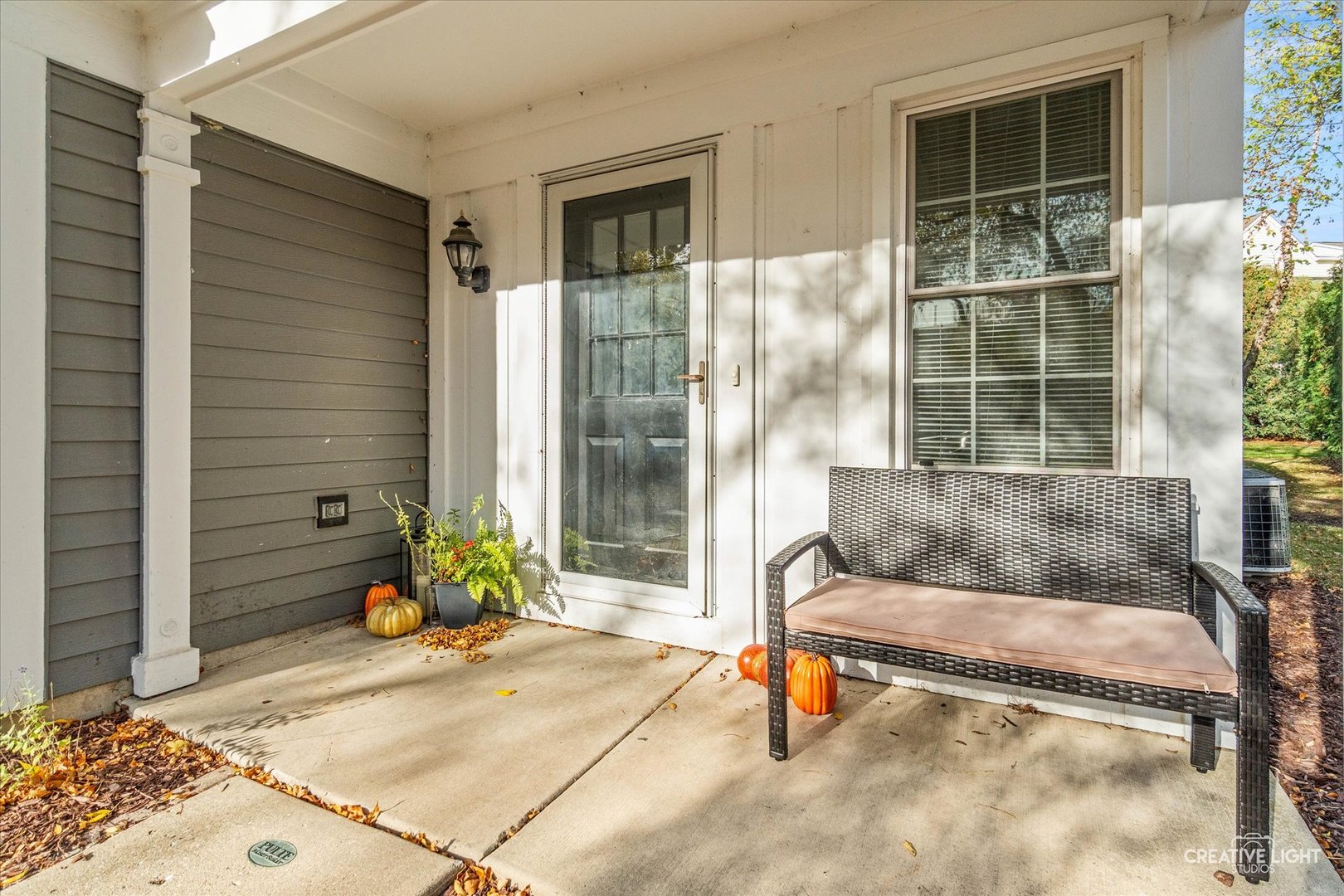 170 Half Moon Circle Aurora, IL 60504 - Photo 3 of 15 a living room filled with furniture and a potted plant