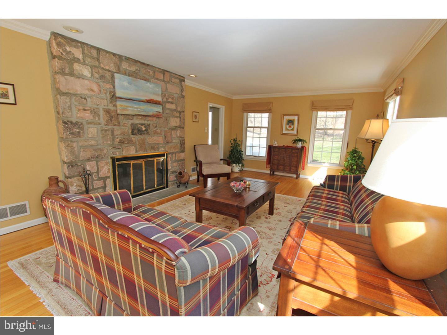 708 Malin Road Newtown Square, PA 19073 - Photo 3 of 25 Living Room