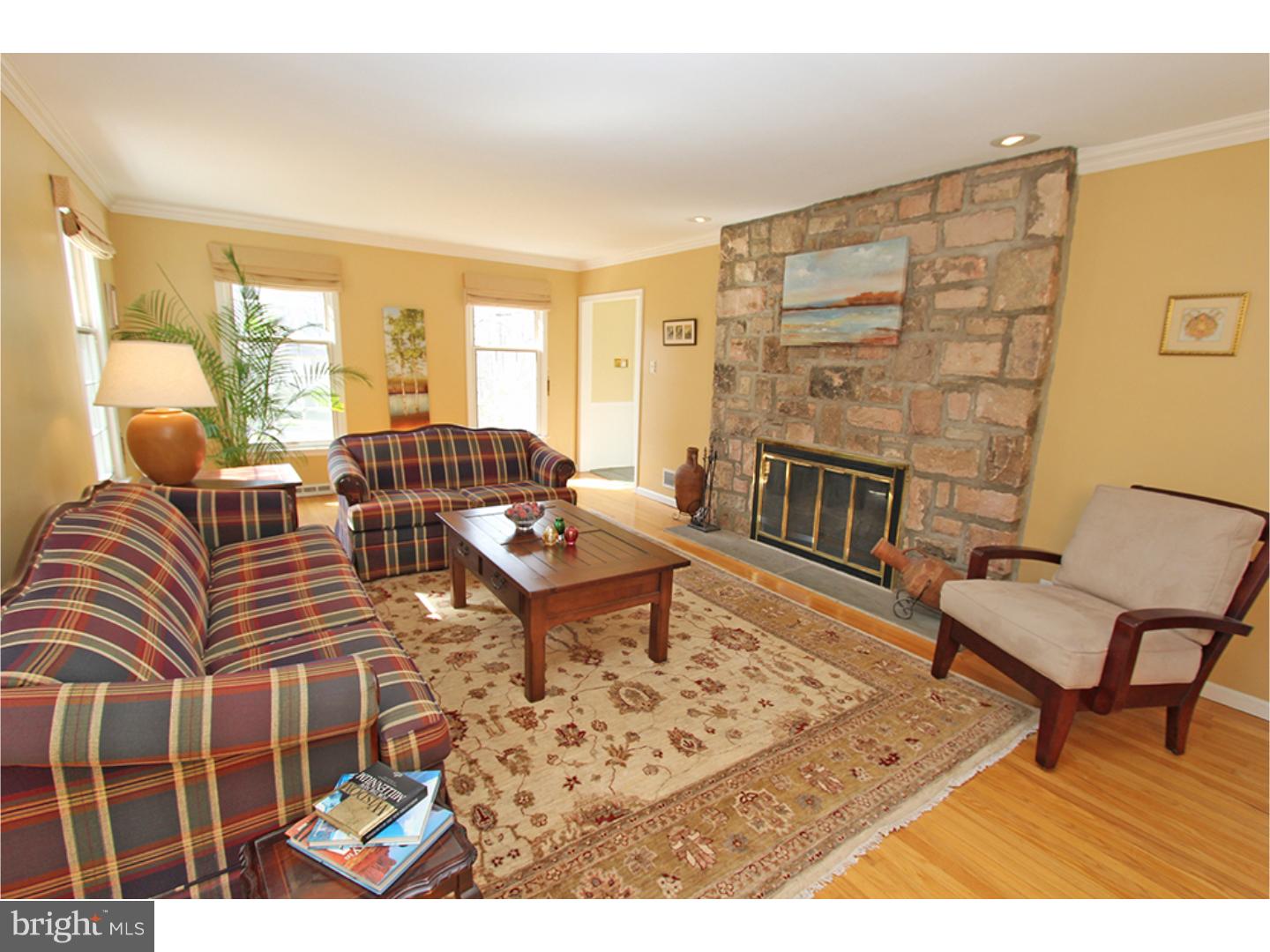 708 Malin Road Newtown Square, PA 19073 - Photo 4 of 25 Living Room