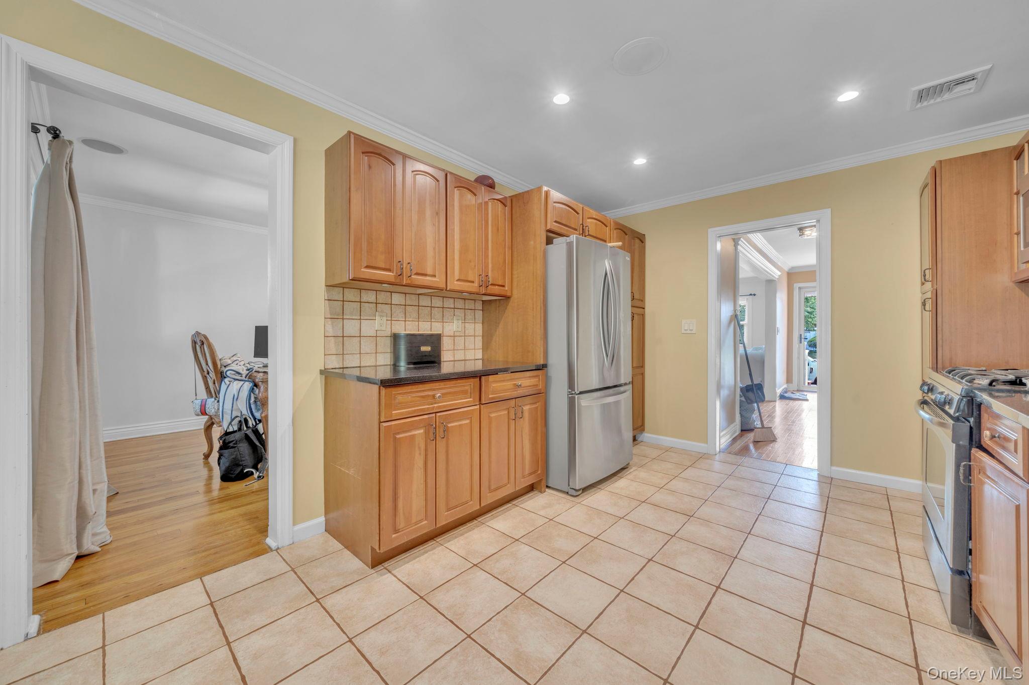 46 Audrey Road Westbury, NY 11590 - Photo 7 of 20