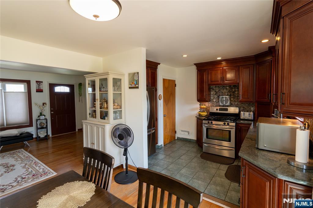 93 Brighton Road Clifton, NJ 07012 - Photo 9 of 32