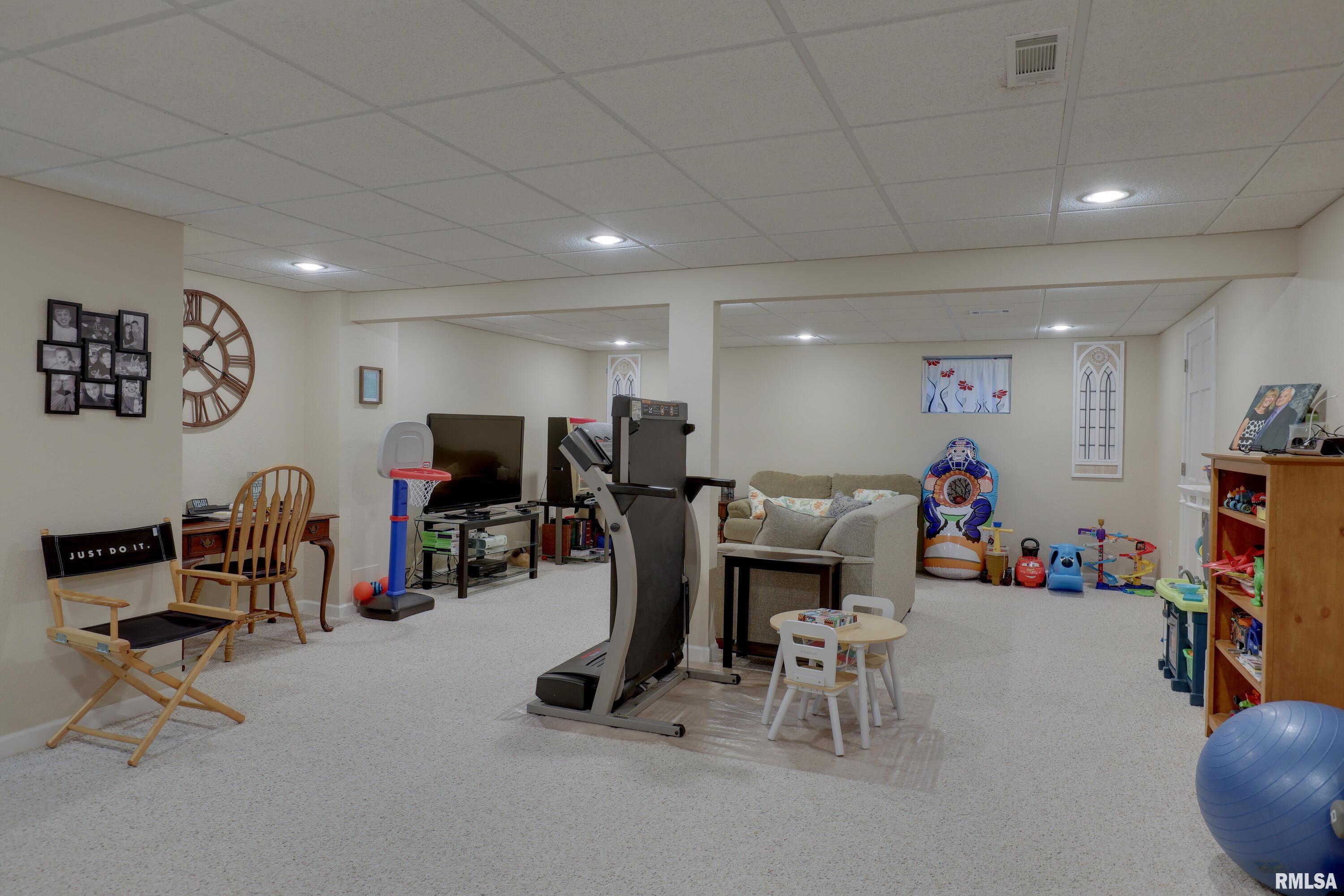 1525 Cadbury Ridge Quincy, IL 62305 - Photo 11 of 21 Gallery Image 11