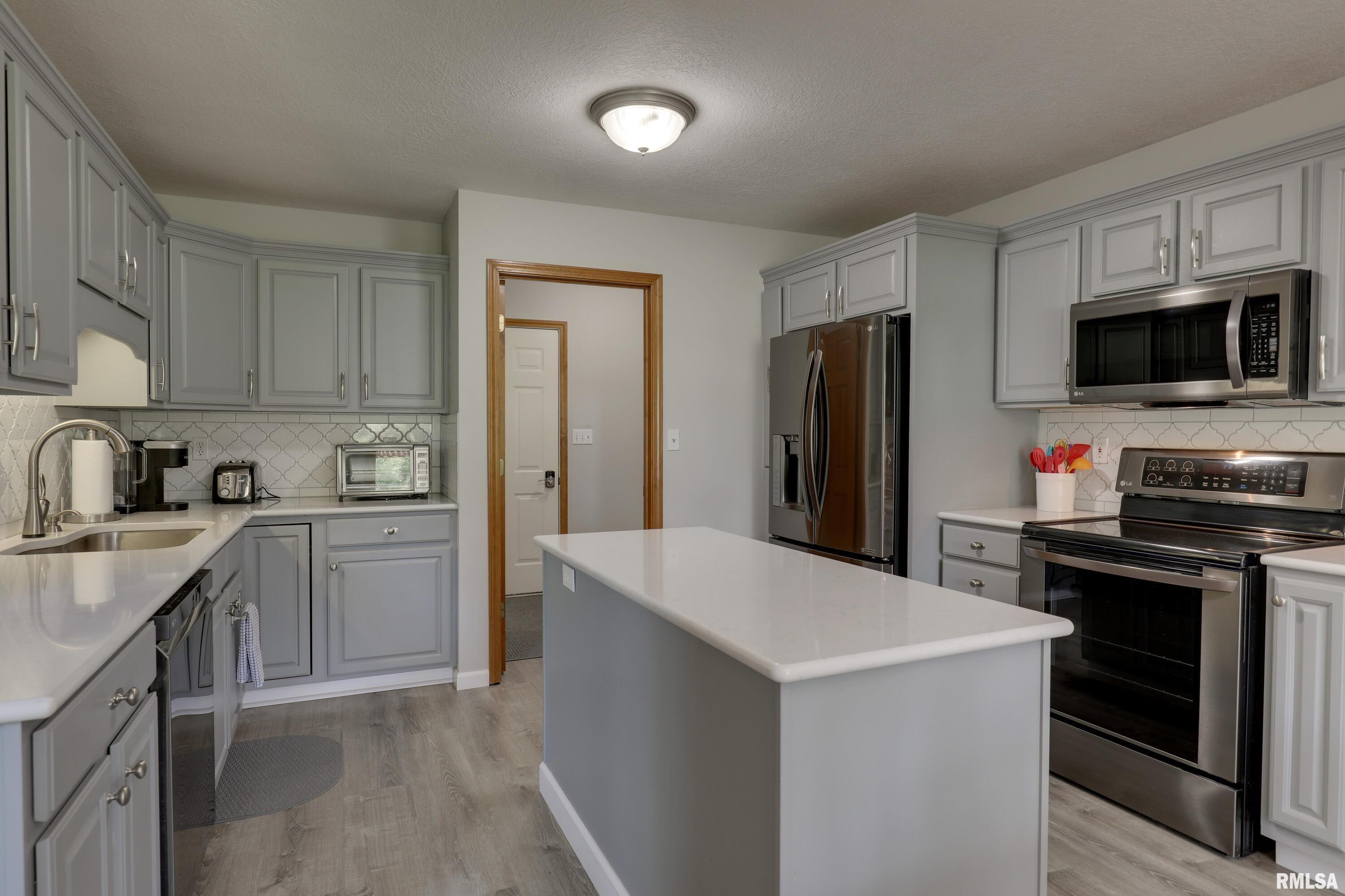 1525 Cadbury Ridge Quincy, IL 62305 - Photo 4 of 21 Gallery Image 4