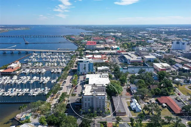 $250,000 | 1400 1st Avenue West, Unit 304, Bradenton, FL 34205