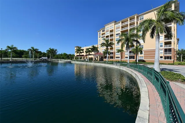 $250,000 | 1400 1st Avenue West, Unit 304, Bradenton, FL 34205