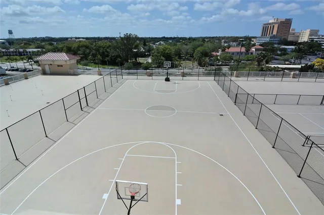 $250,000 | 1400 1st Avenue West, Unit 304, Bradenton, FL 34205