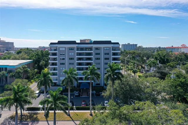 $250,000 | 1400 1st Avenue West, Unit 304, Bradenton, FL 34205