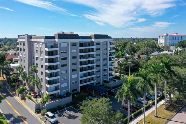 $250,000 | 1400 1st Avenue West, Unit 304, Bradenton, FL 34205
