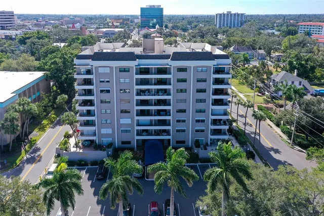 $250,000 | 1400 1st Avenue West, Unit 304, Bradenton, FL 34205