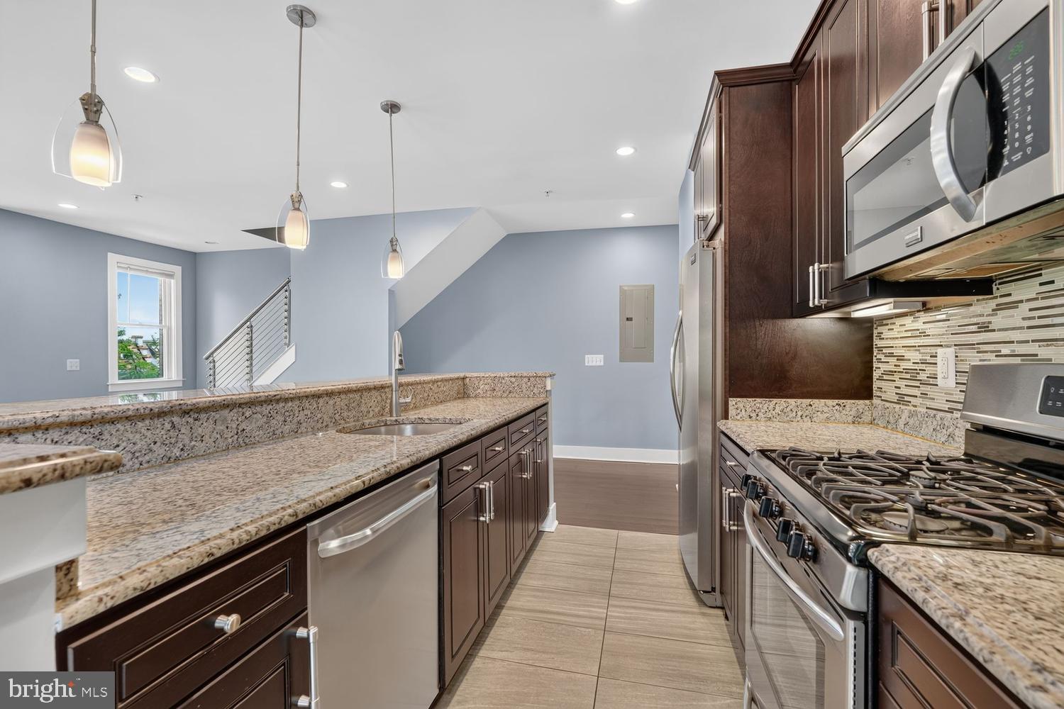 2126 3rd Street Northeast, Unit B Washington, DC 20002 - Photo 6 of 32 Stainless steel appliances