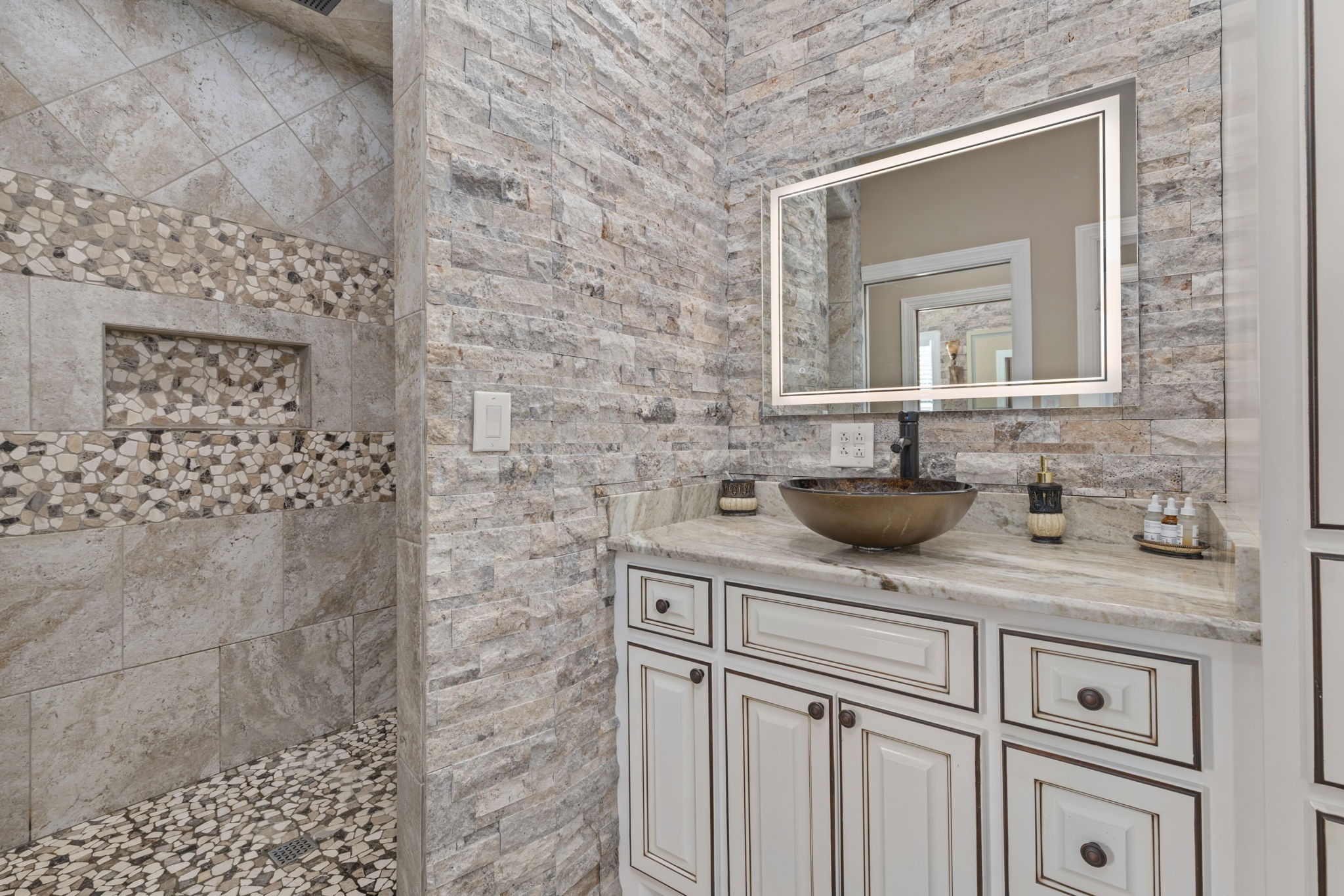 174 Isom Drive Cherokee, AL 35616 - Photo 20 of 50 a bathroom with a sink a vanity and a mirror