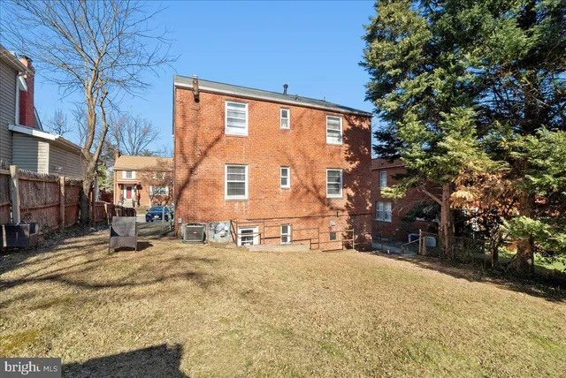 $3,000 | 2620 13th Street South, Unit 1, Arlington, VA 22204