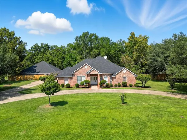 $504,000 | 107 Lakewood Point Drive, Bossier City, LA 71111